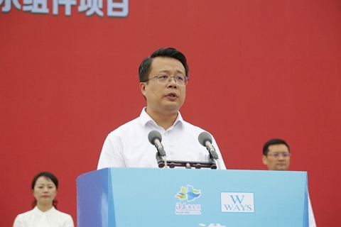 淮安樂魚輕量化車載新型顯示組件項目開工建設(shè)4.JPG